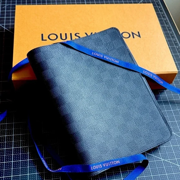 Louis Vuitton Desk Agenda Cover A5 insert size, Damier Black - Picture 4 of 13